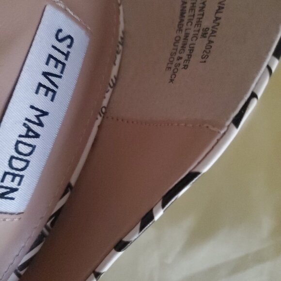 Steve Madden | VALA Newspaper Print Pointed Toe Heels | White Multi | Size 9 | N - Picture 10 of 16